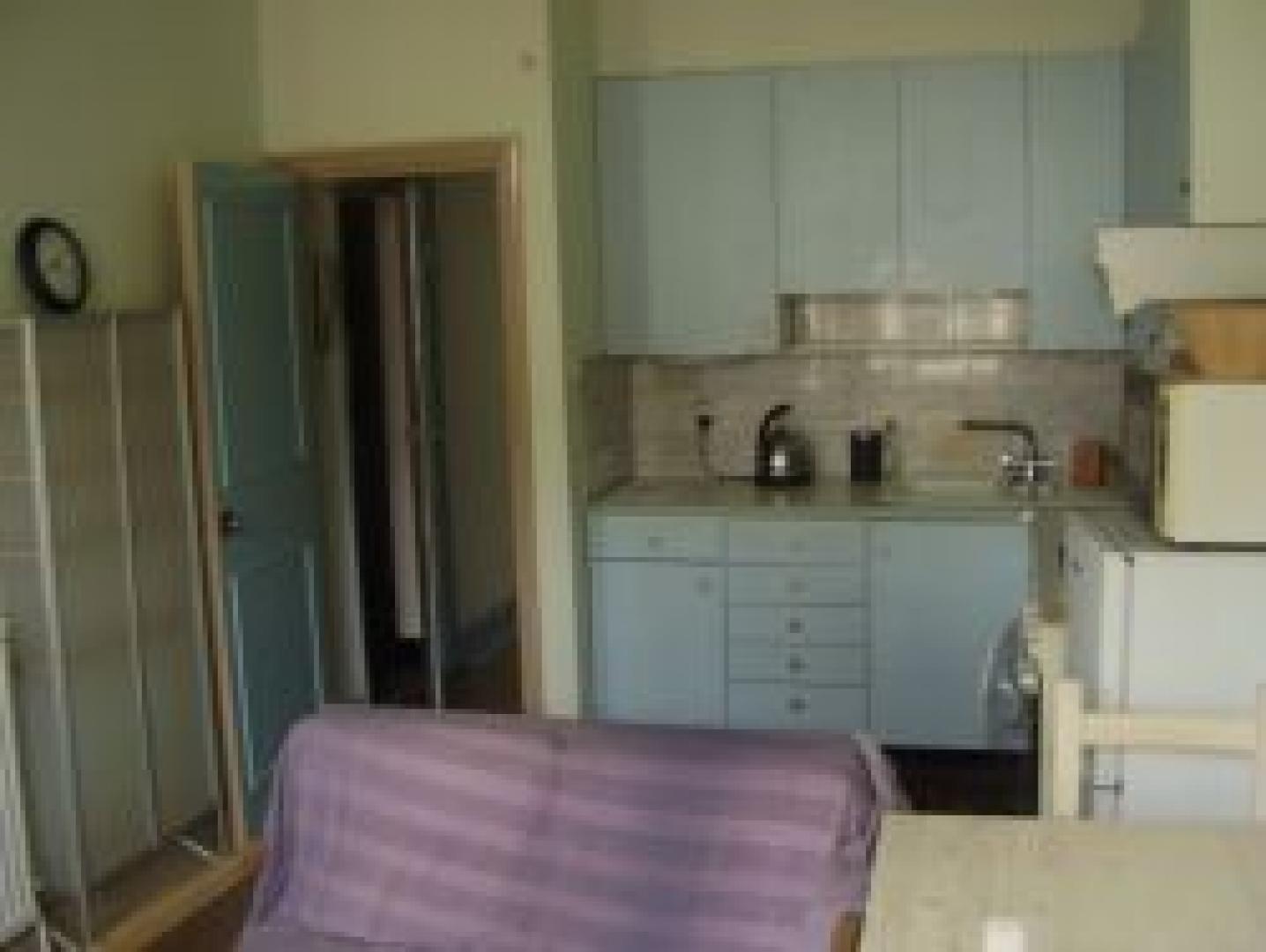 			GOOD VALUE, 2 Bedroom, 1 bath, 1 reception Flat			 Mill Lane, WEST HAMPSTEAD NW6